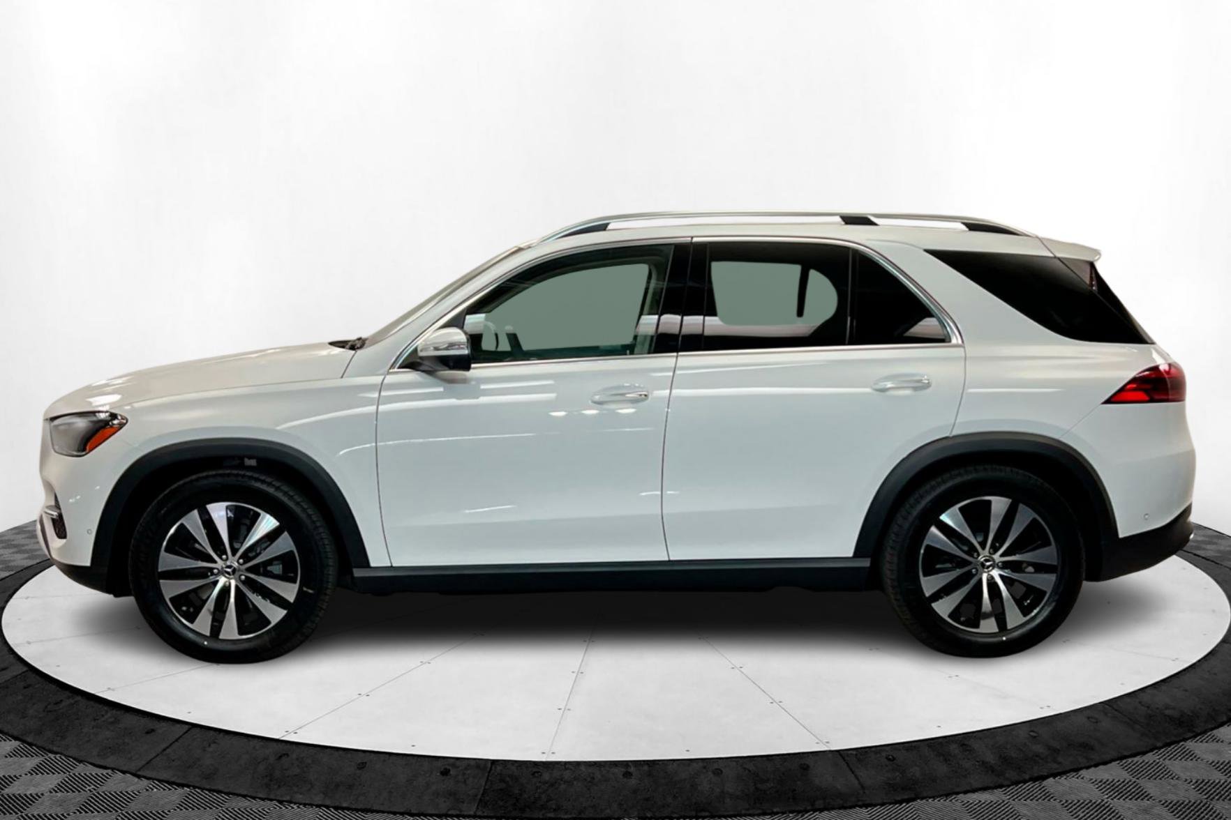 2025 Mercedes Benz GLE 350 4MATIC photo 2