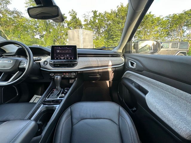 2022 Jeep Compass Latitude Lux photo 26