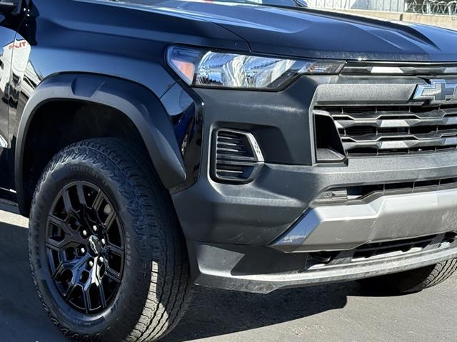 2024 Chevrolet Colorado Trail Boss photo 2