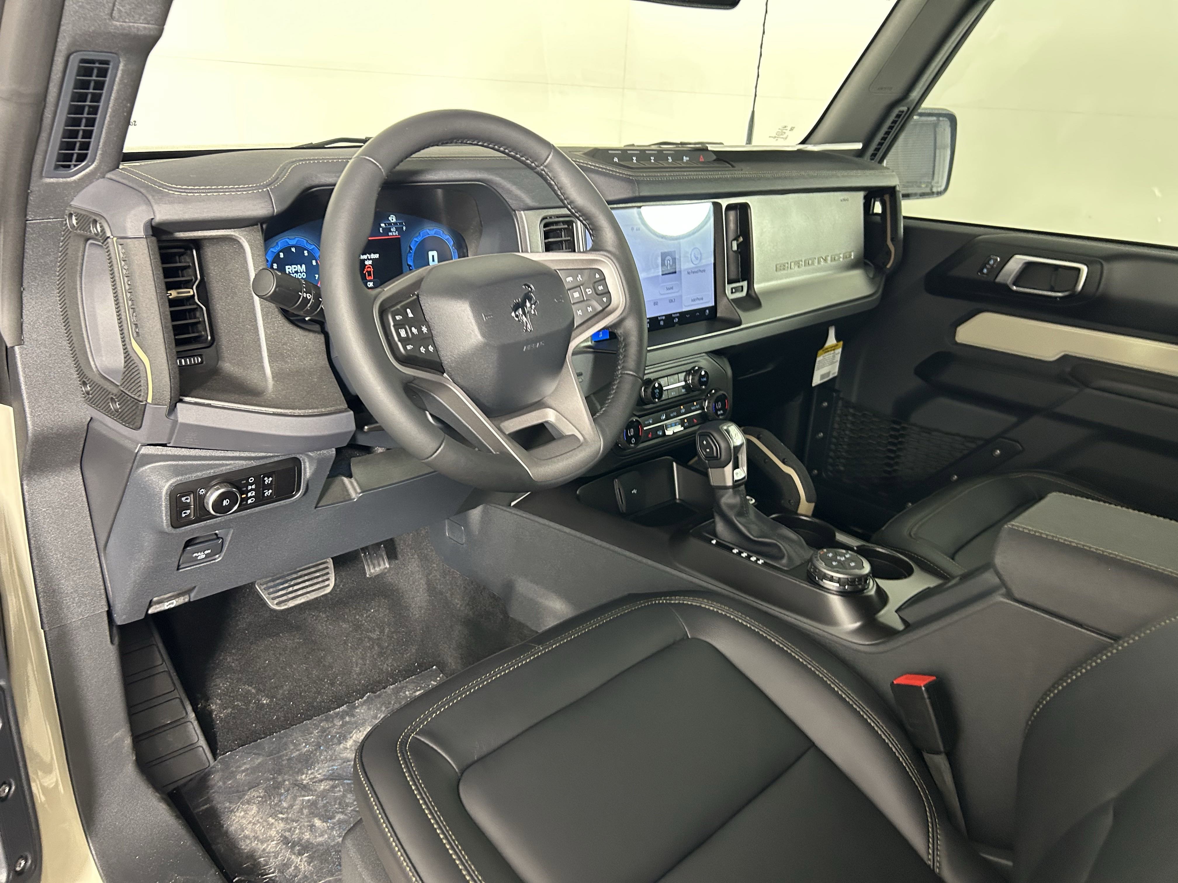 2025 Ford Bronco Badlands photo 2