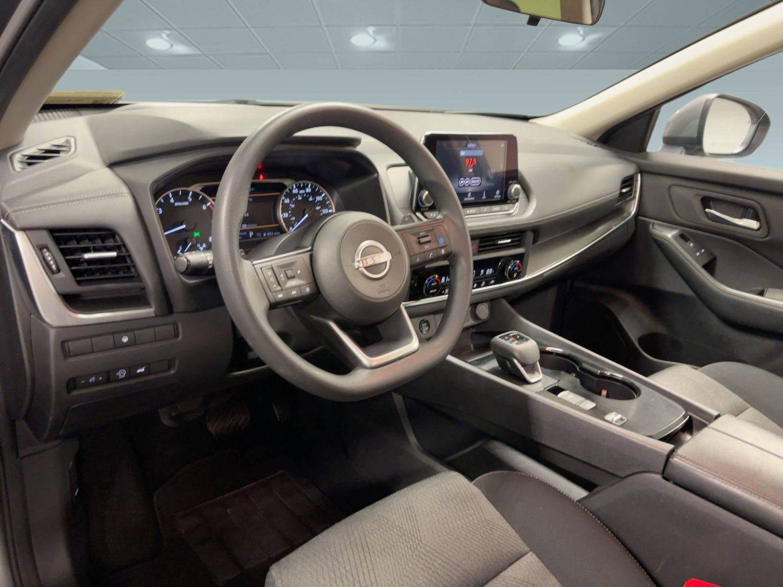 2024 Nissan Rogue SV photo 3