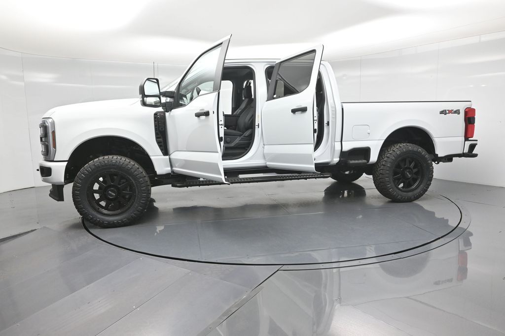 2025 Ford F-250 photo 33