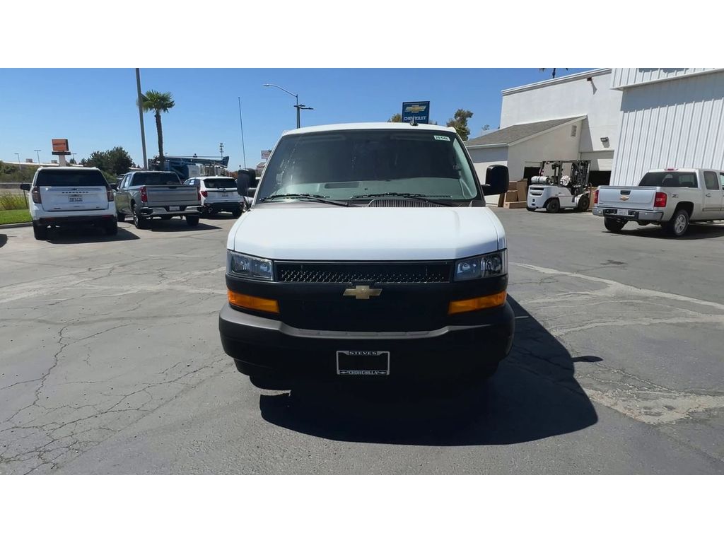 2025 Chevrolet Express Cargo 2500 photo 4