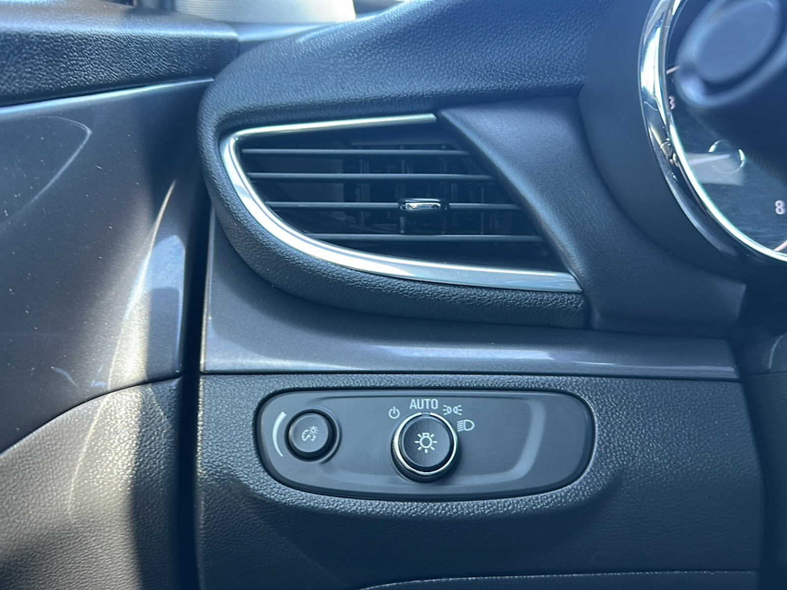 2022 Buick Encore Preferred photo 11