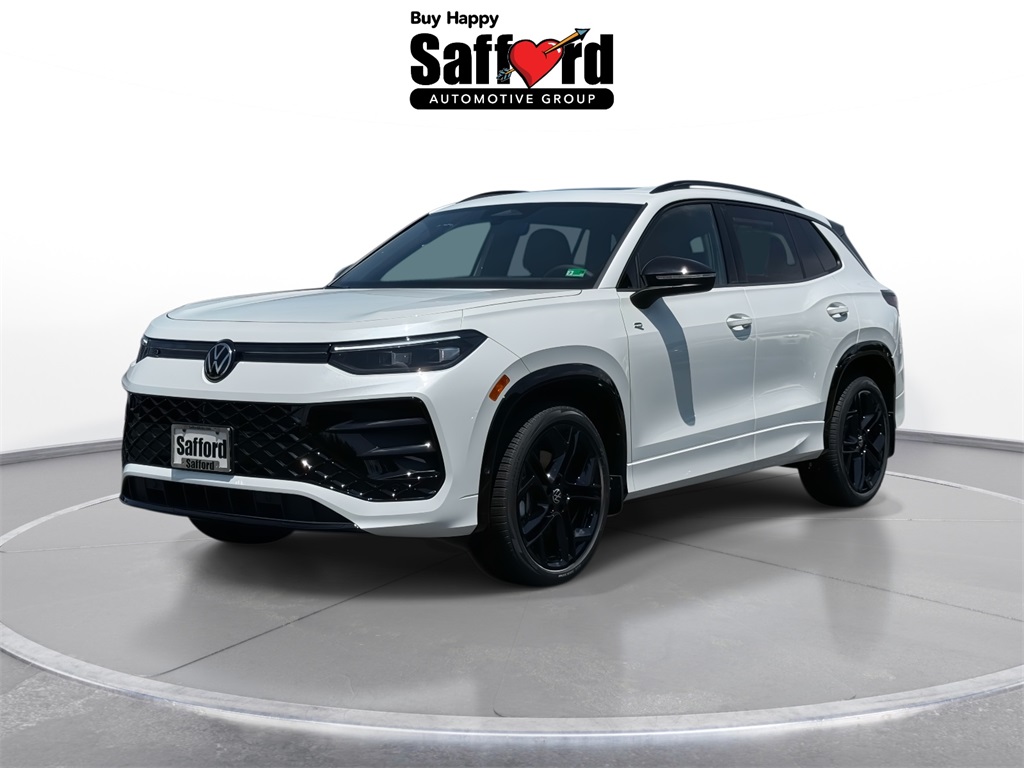 2025 Volkswagen Tiguan SE R-LINE BLACK's photo