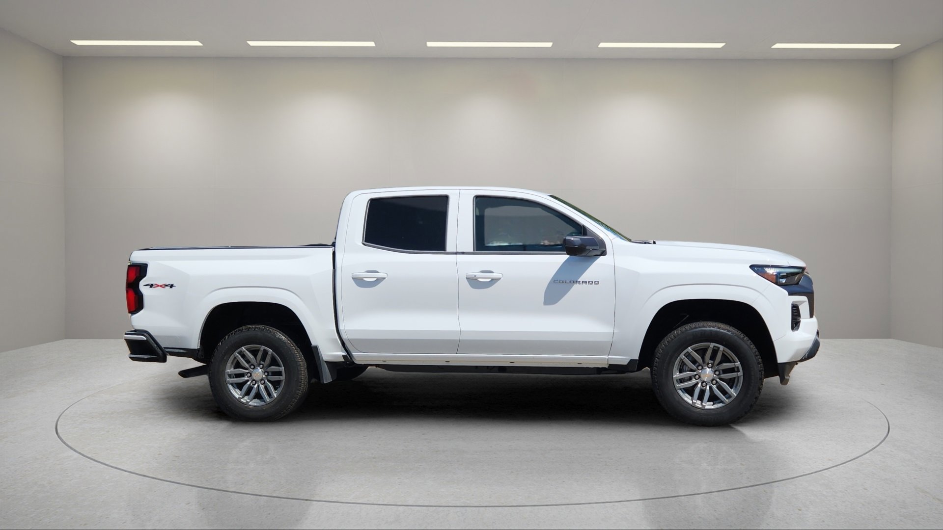 2026 Chevrolet Colorado LT photo 2