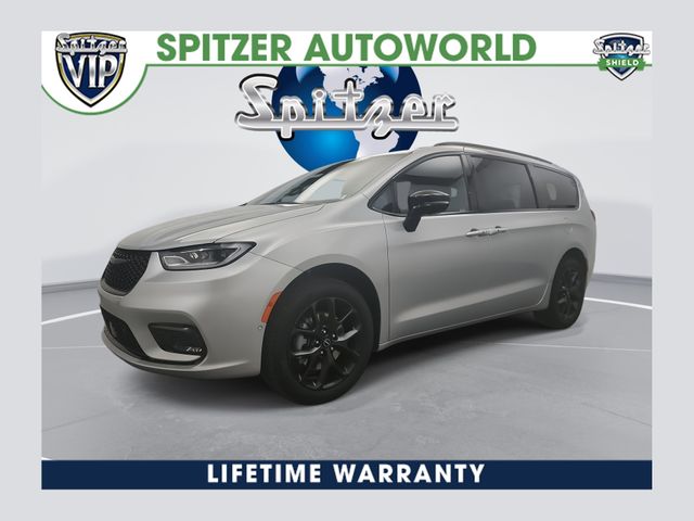 2026 Chrysler Pacifica Limited's photo