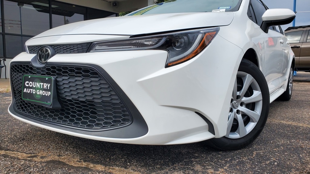 2022 Toyota Corolla LE photo 3