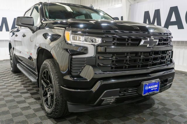 2024 Chevrolet Silverado 1500 RST photo 3
