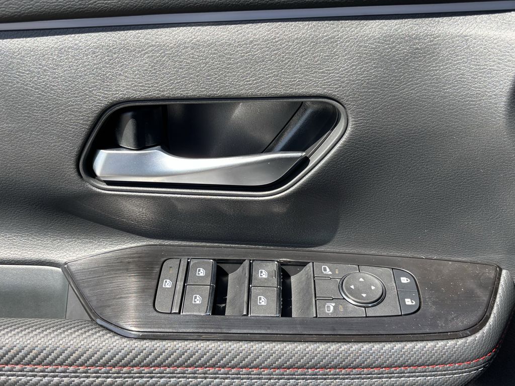 2025 Nissan Kicks SR photo 16