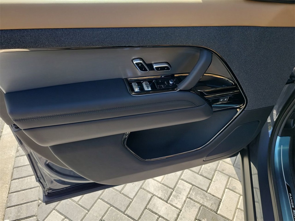 2025 Land Rover Range Rover Sport SE photo 21