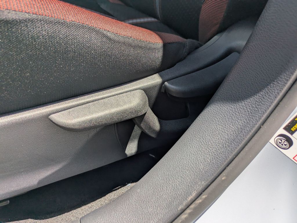 2025 Nissan Versa 1.6 SR photo 12