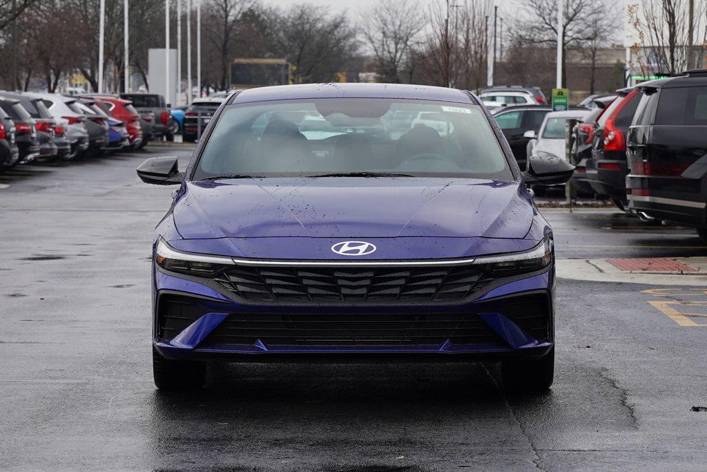 2025 Hyundai Elantra SEL Sport photo 2