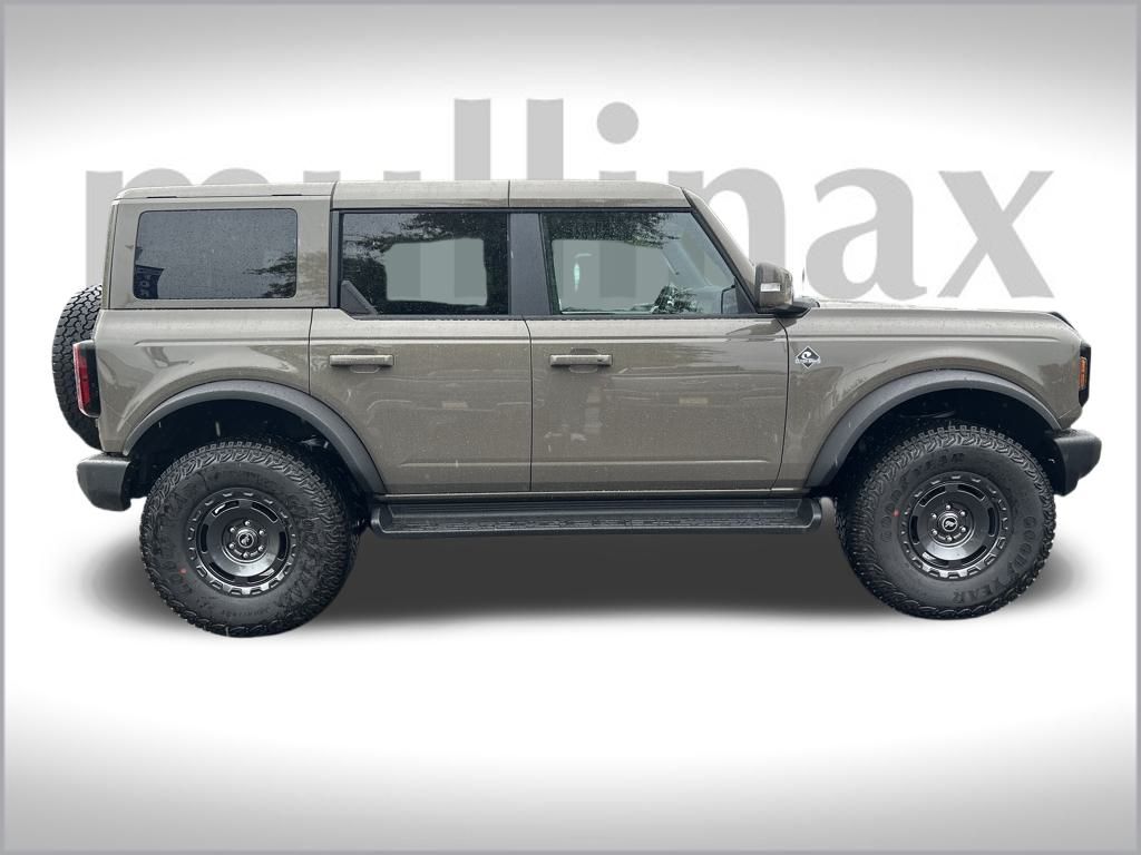 2025 Ford Bronco Outer Banks photo 2