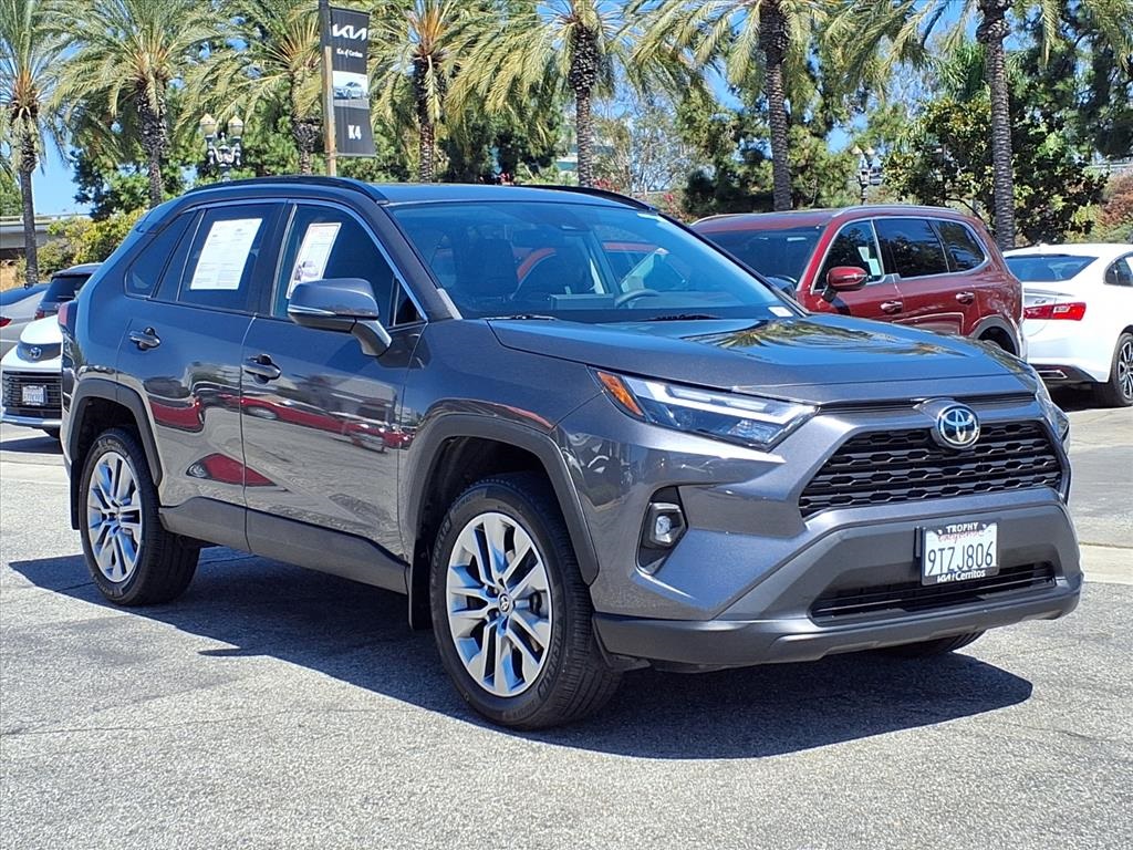 2023 Toyota RAV4 XLE Premium photo 7