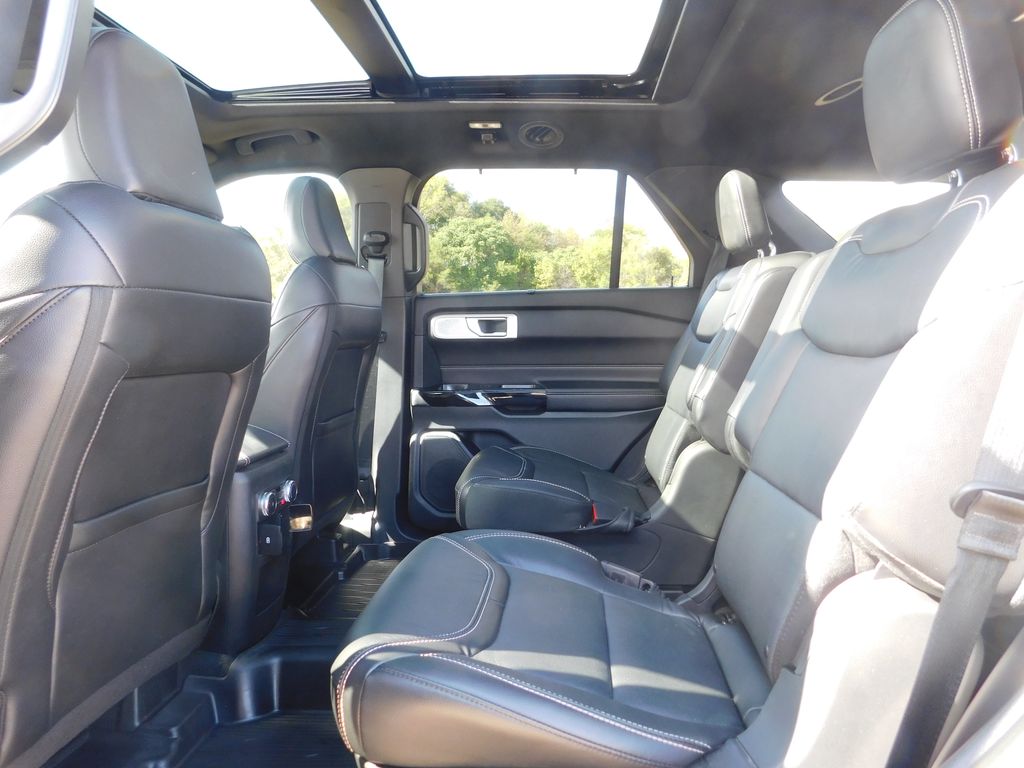 2021 Ford Explorer ST photo 28