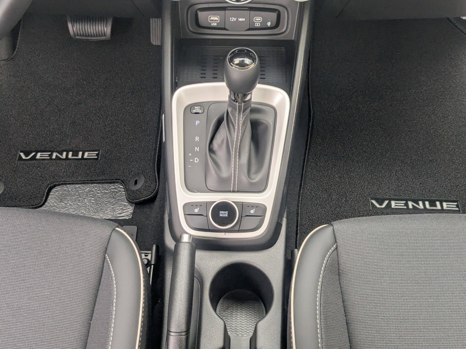 2025 Hyundai Venue SEL Limited photo 16