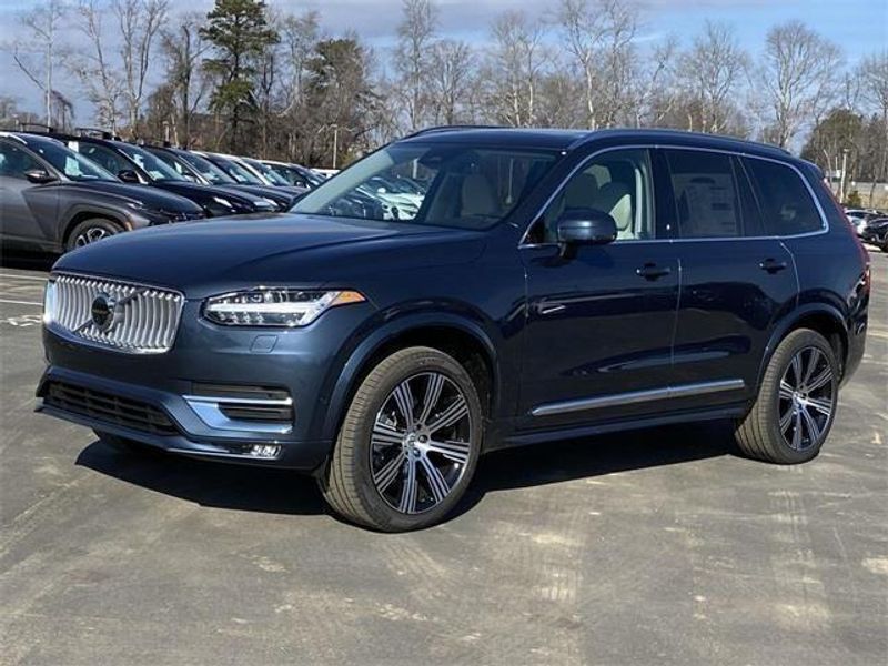 2025 Volvo XC90 AWD Plus photo 2