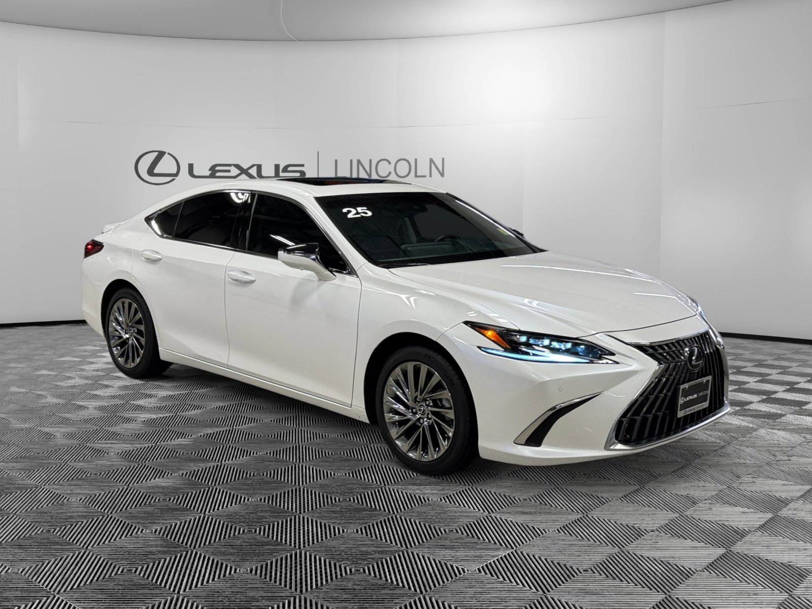 2025 Lexus ES Hybrid 300h Ultra Luxury's photo