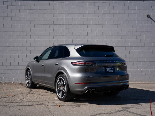 2022 Porsche Cayenne Turbo photo 3