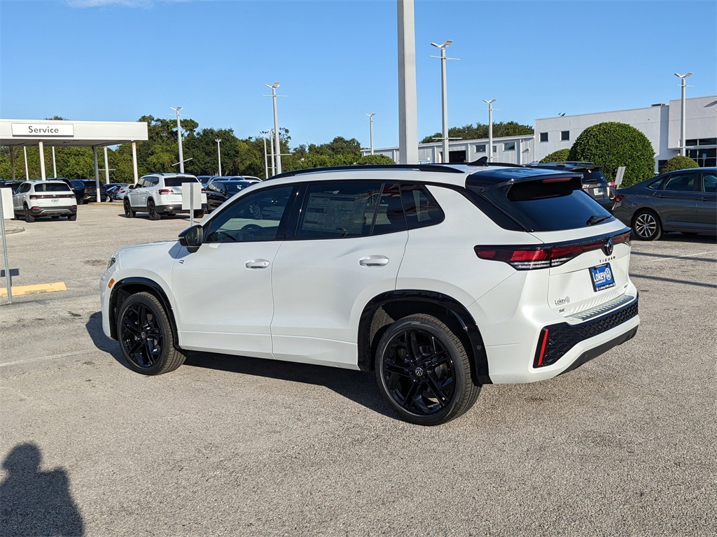 2025 Volkswagen Tiguan SE R-Line Black photo 4