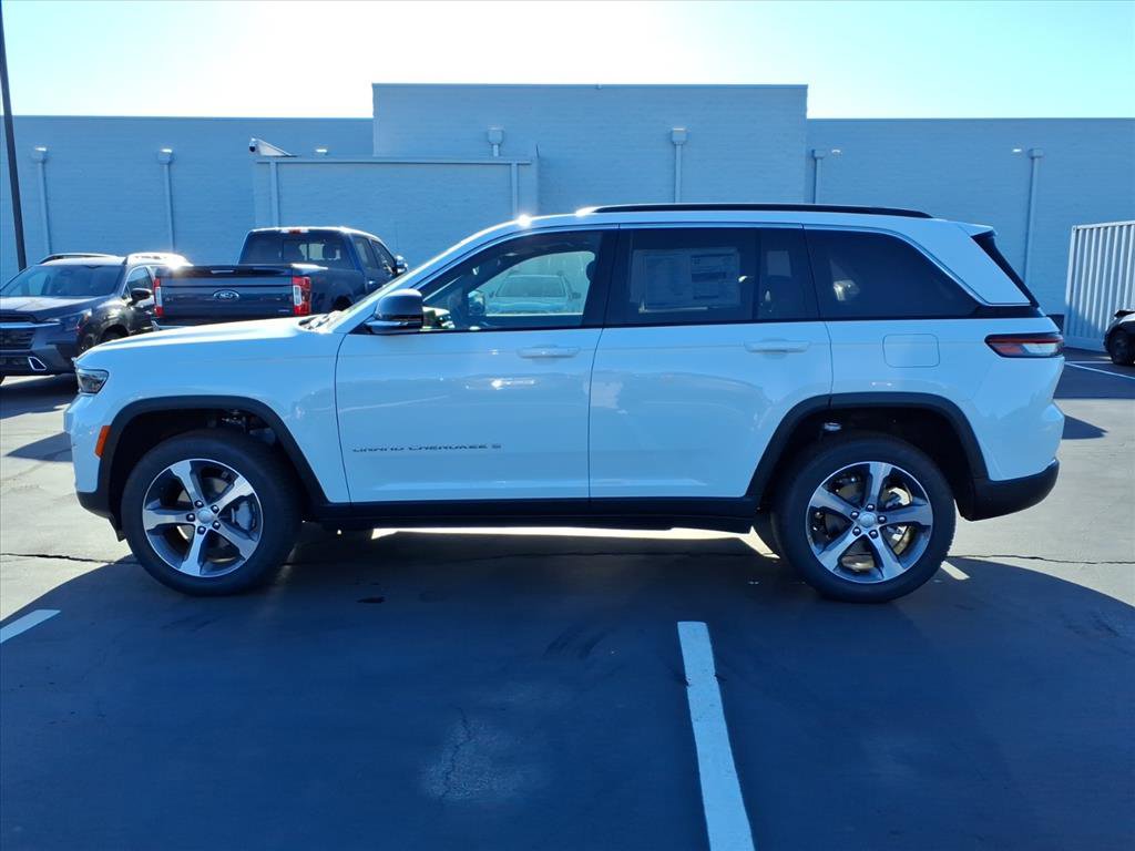 2025 Jeep Grand Cherokee Limited photo 3