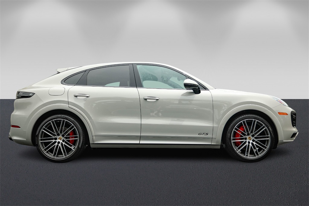 2022 Porsche Cayenne Coupe GTS photo 2