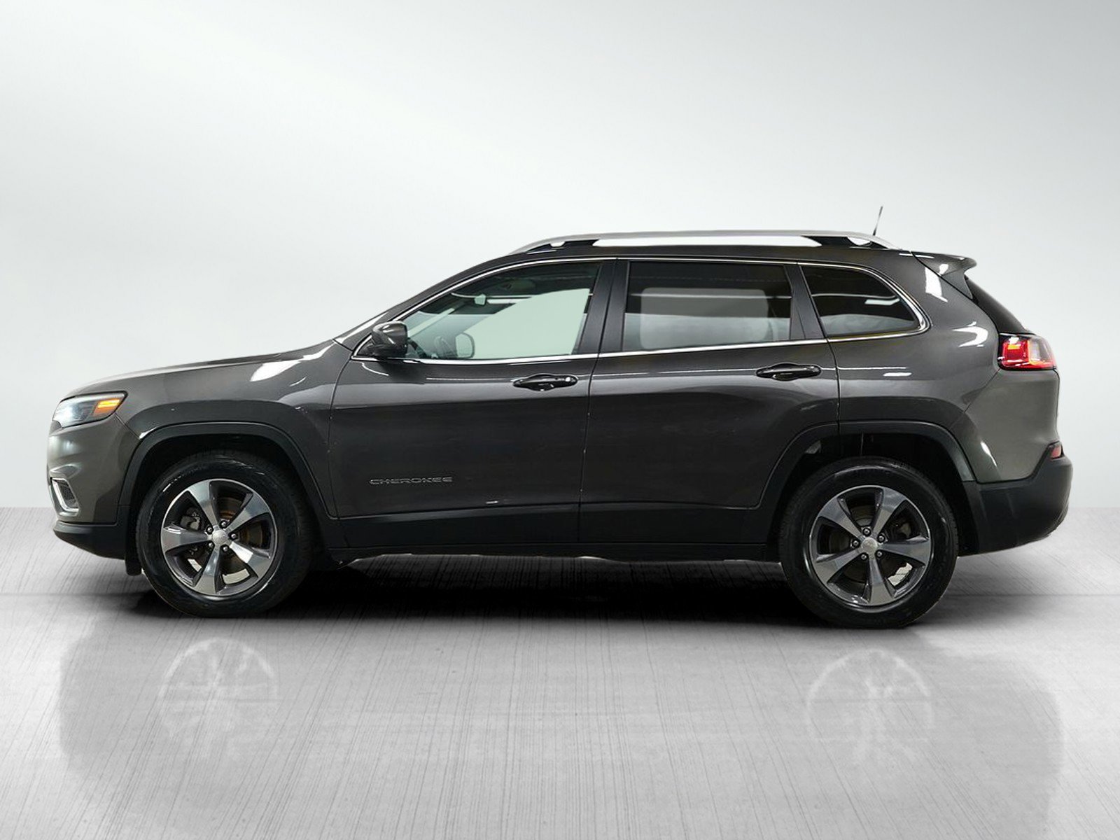 Used 2019 Jeep Cherokee Limited with VIN 1C4PJMDN2KD148915 for sale in Burnsville, Minnesota