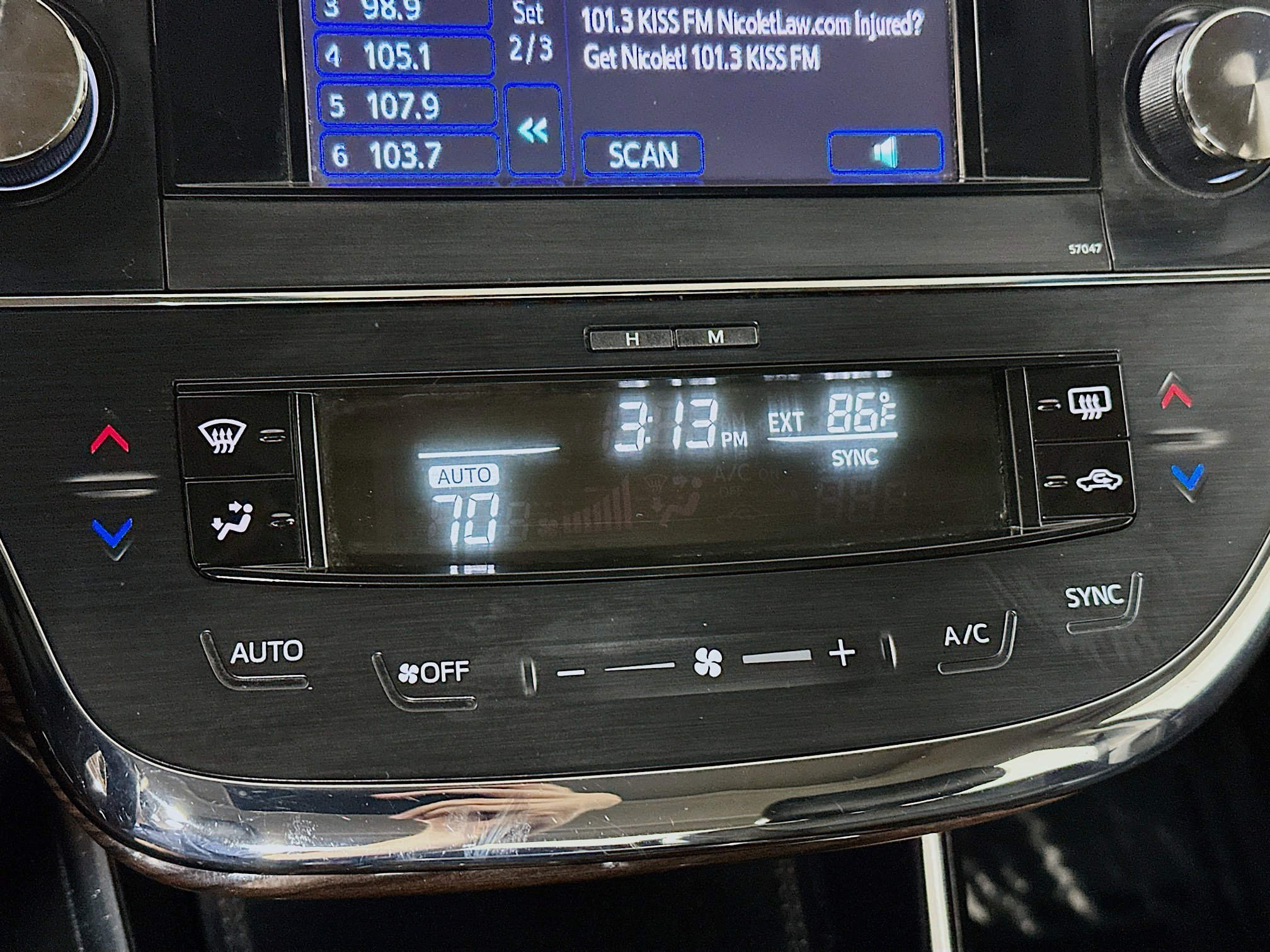 2013 Toyota Avalon Hybrid XLE Premium photo 14