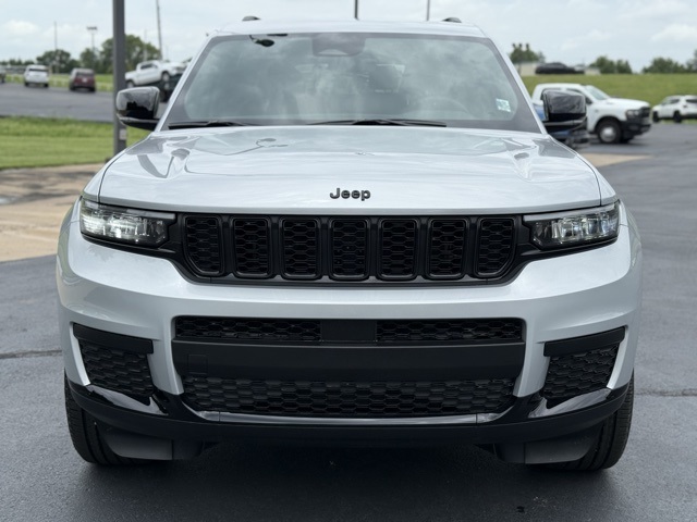 2025 Jeep Grand Cherokee Altitude X photo 2