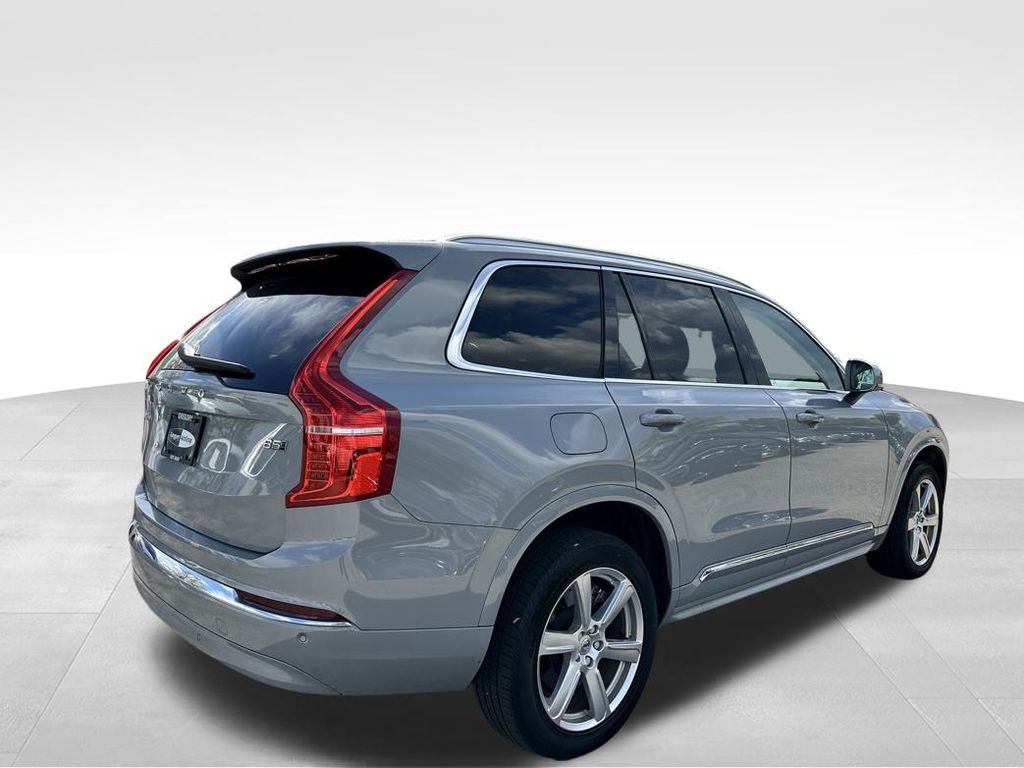 2024 Volvo XC90 B5 Core AWD photo 3