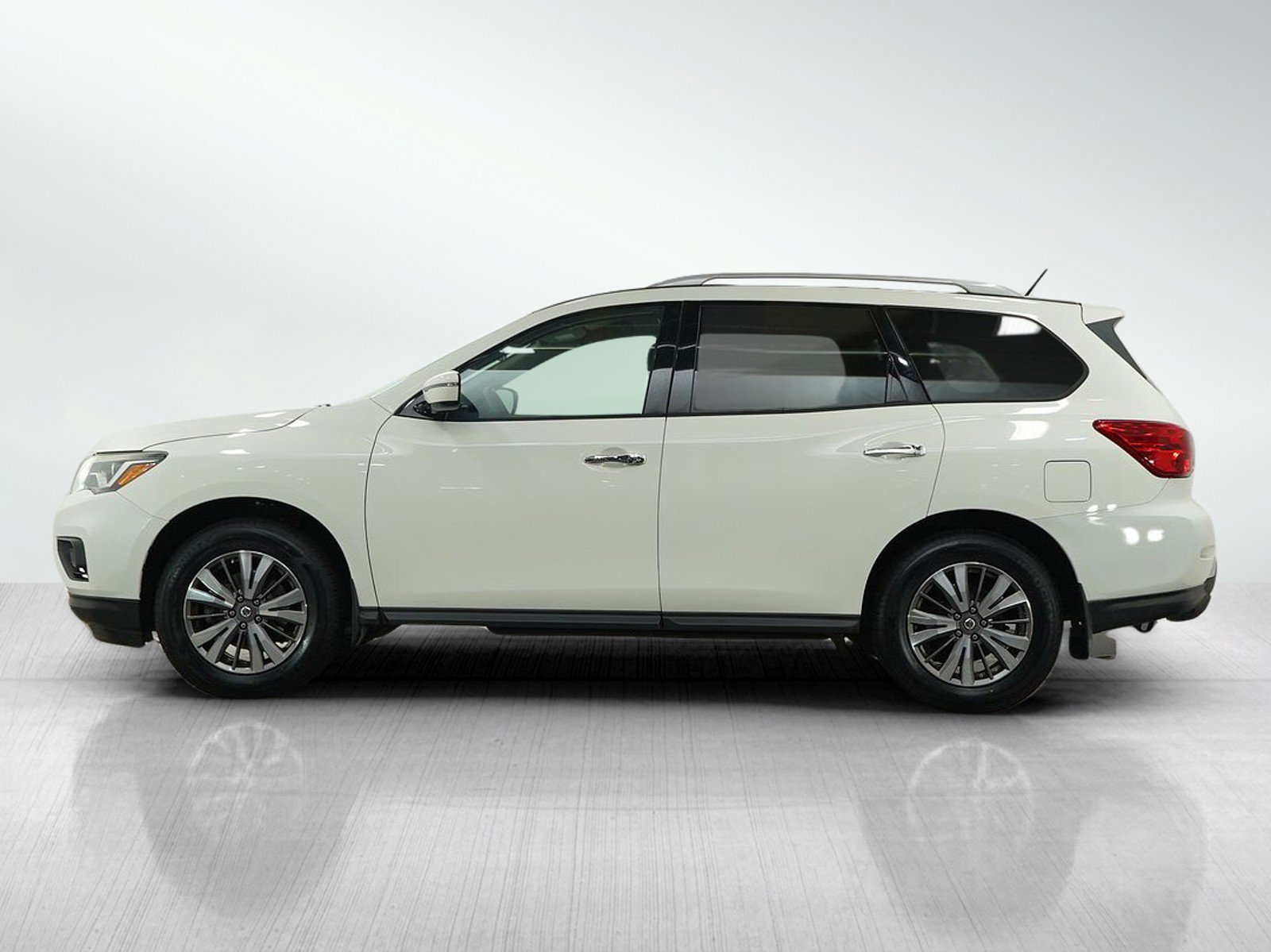 Used 2017 Nissan Pathfinder S with VIN 5N1DR2MMXHC665252 for sale in Burnsville, Minnesota