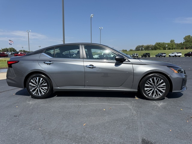 2023 Nissan Altima 2.5 SV photo 6