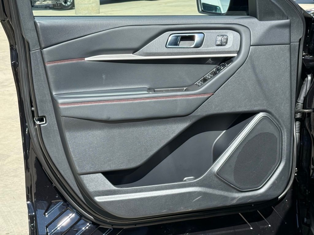 2025 Ford Explorer ST-Line photo 9