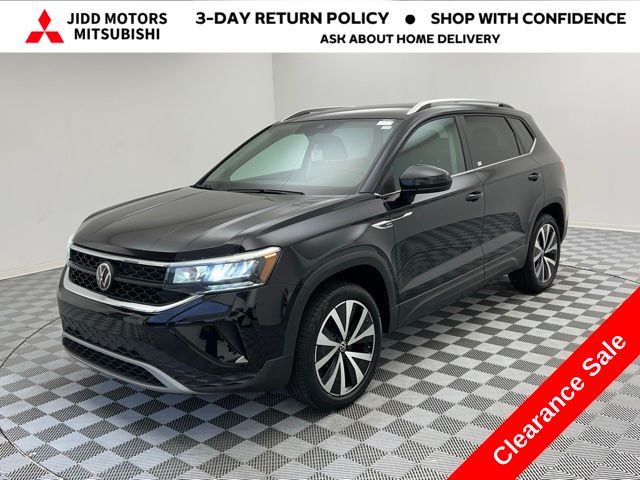 2024 Volkswagen Taos SE's photo