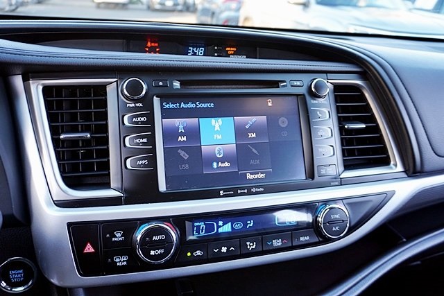 Used 2019  Toyota SE image 28