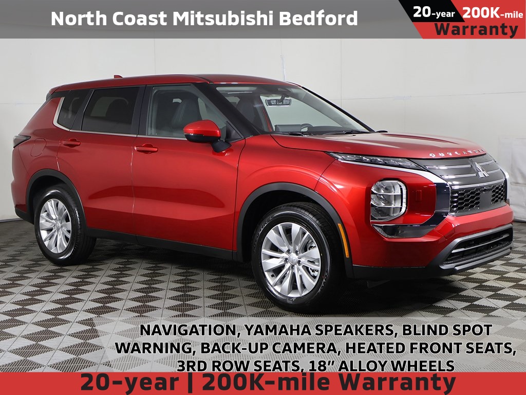 2025 Mitsubishi Outlander ES's photo