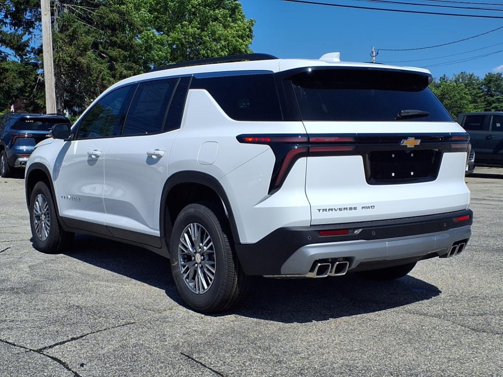 2025 Chevrolet Traverse photo 3