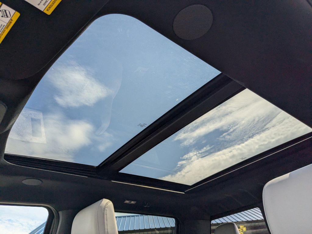 2025 Ford F-150 Lightning Platinum photo 20