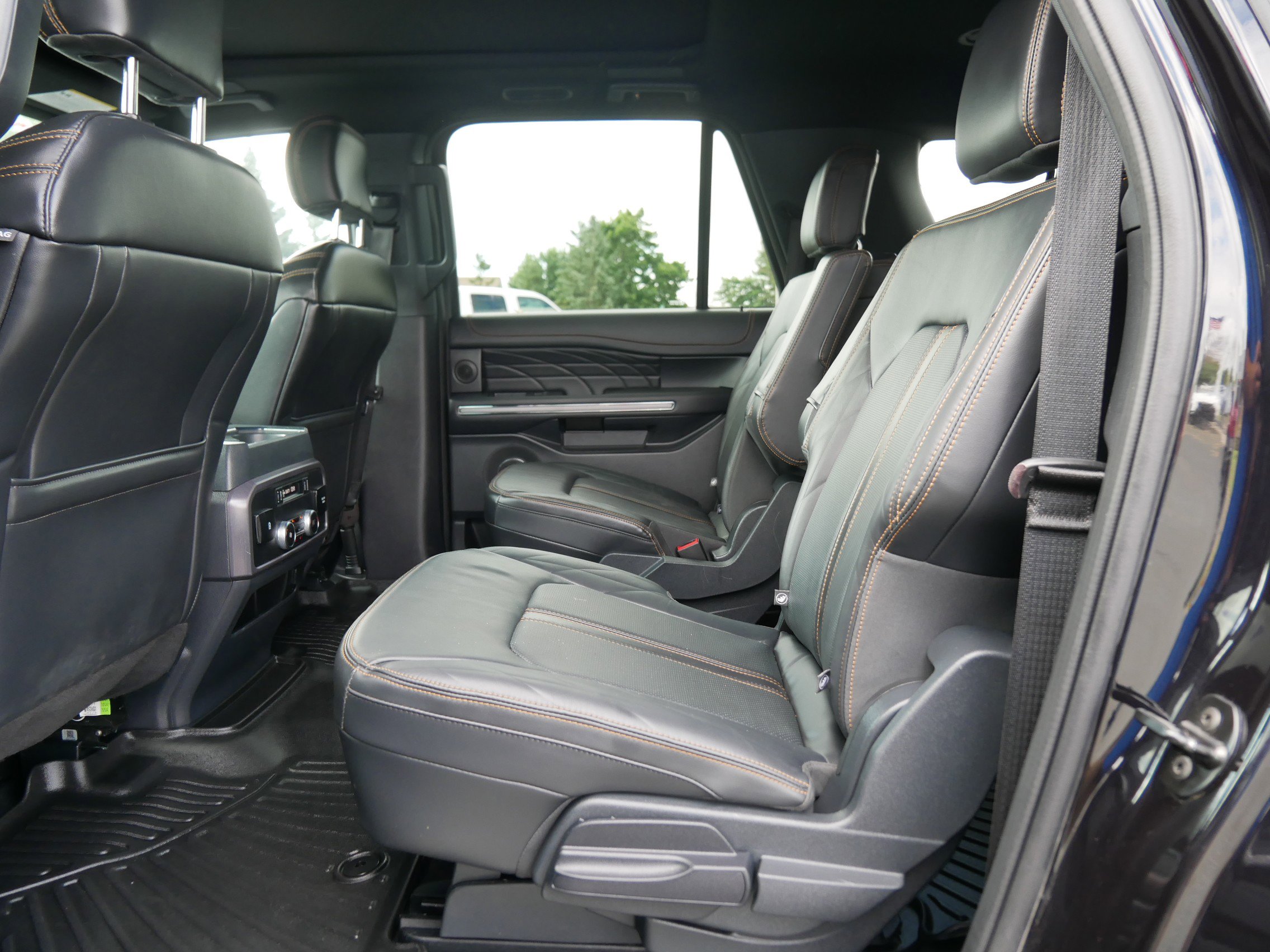 2024 Ford Expedition MAX Platinum photo 11