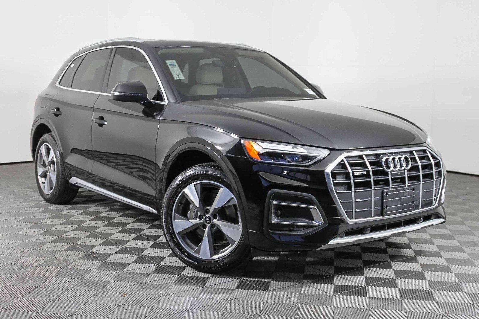 2022 Audi Q5 Premium Plus's photo