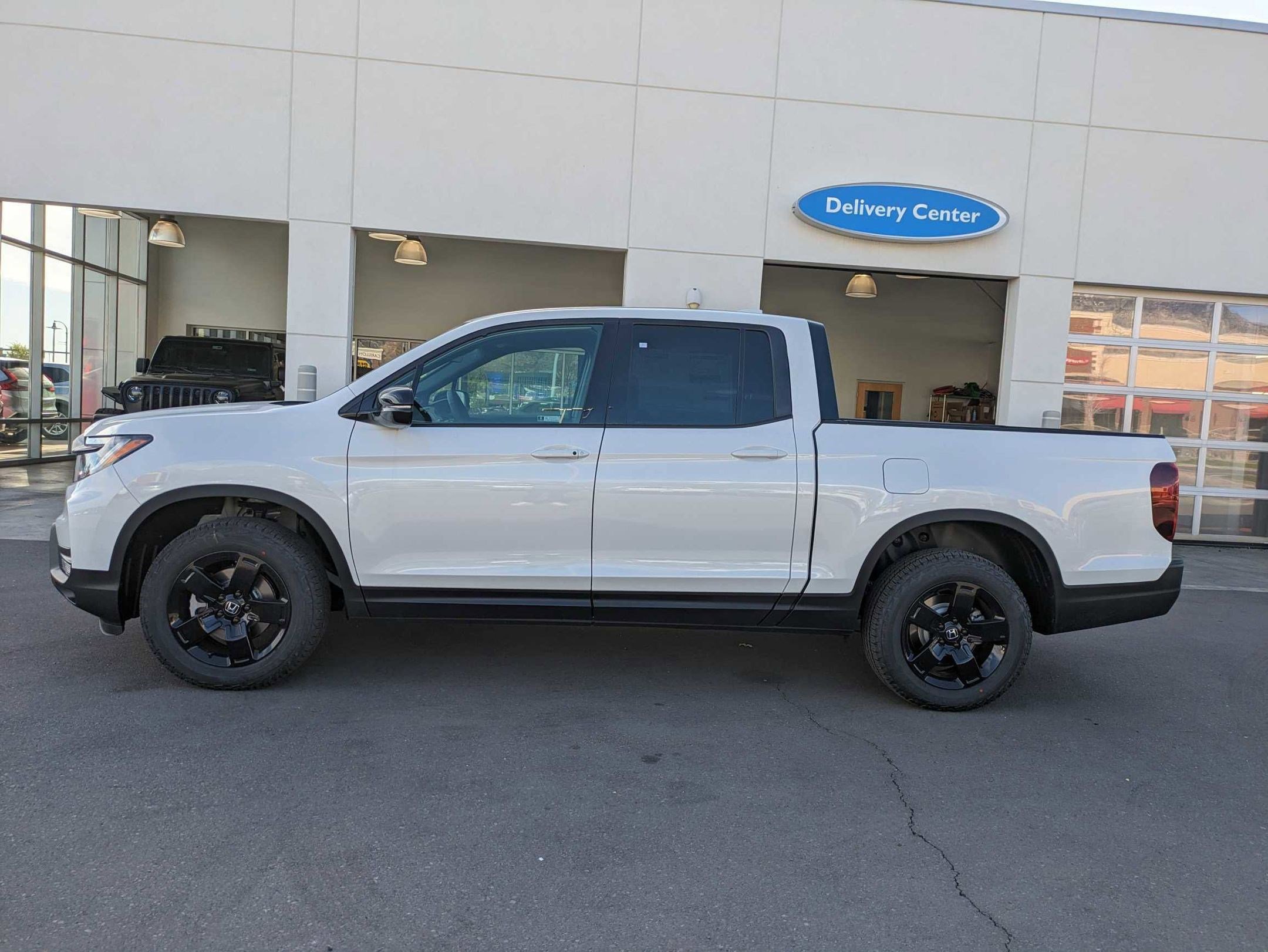2025 Honda Ridgeline Black Edition photo 4