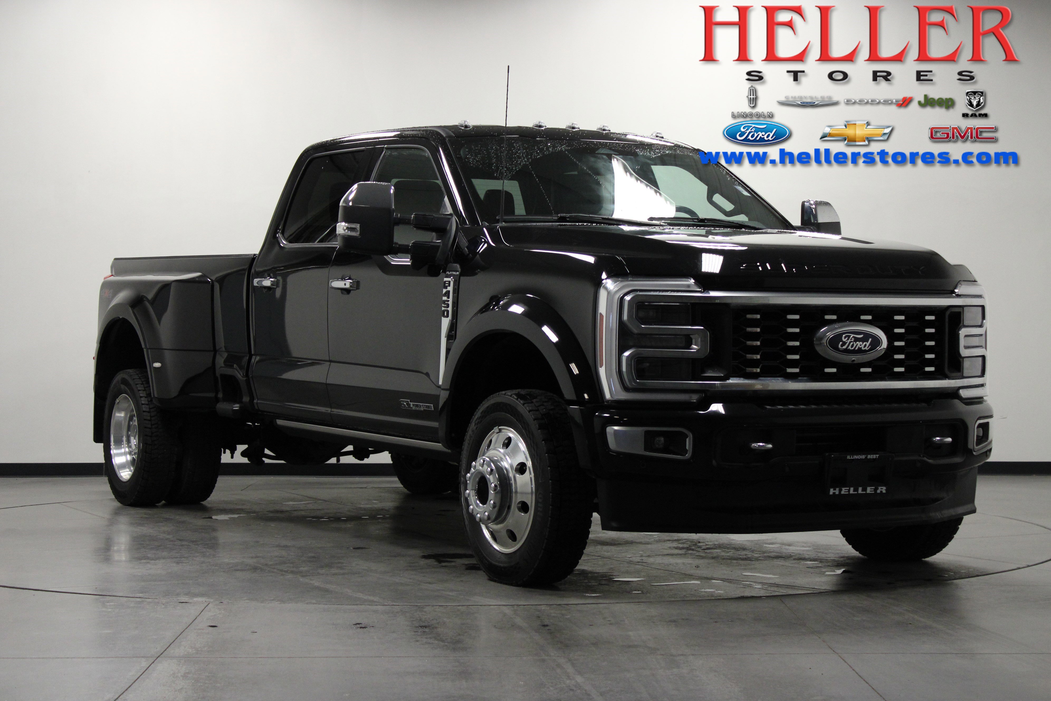 2024 Ford F-450 Super Duty Platinum's photo