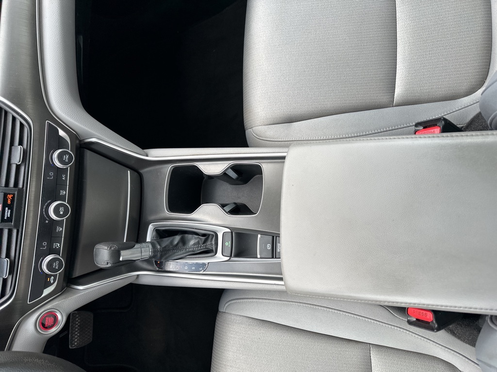 2018 Honda Accord LX photo 17