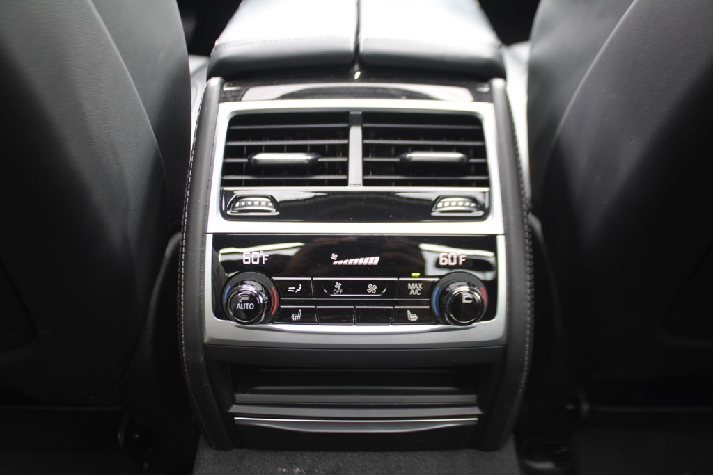 2020 Bmw 750i xDrive Sedan photo 39
