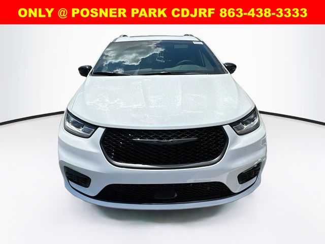 2026 Chrysler Pacifica Limited photo 2