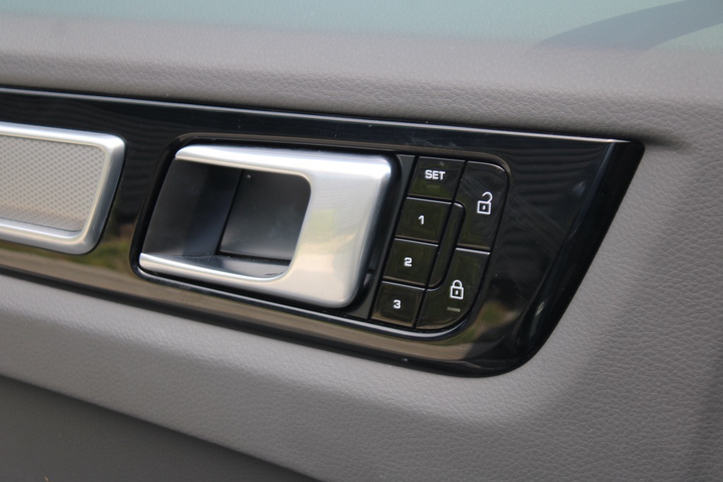 2021 Porsche Cayenne S photo 18