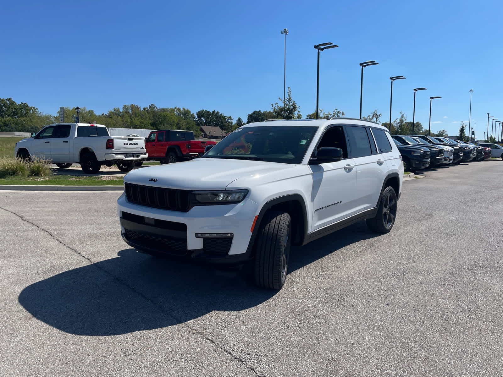 2025 Jeep Grand Cherokee Limited photo 4