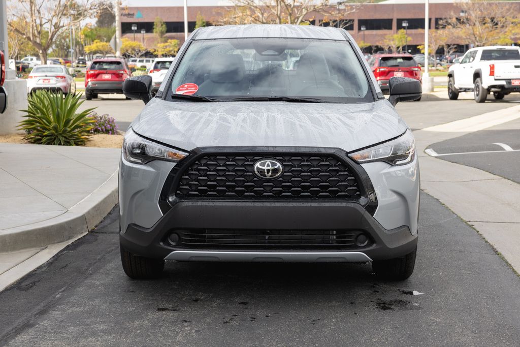 2025 Toyota Corolla Cross L photo 3