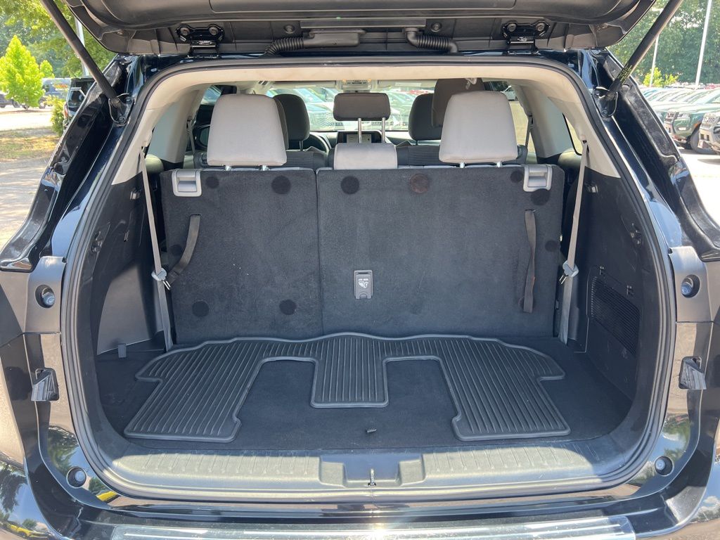 2023 Toyota Highlander L photo 17